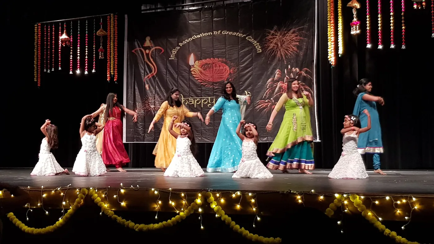 Mother and daughter dance performance at IAGC